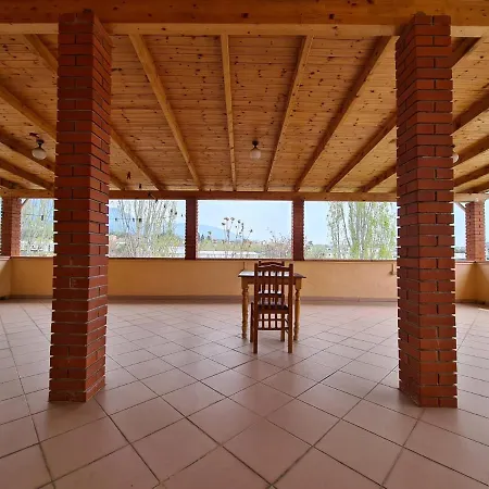 Δωμάτια σε οικογενειακή κατοικία Bar Kafe Pjetri