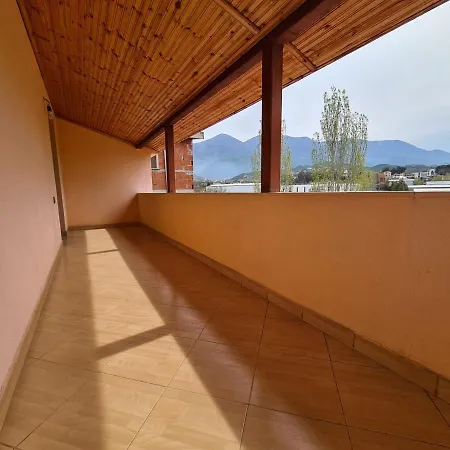 Bar Kafe Pjetri * Patza-Kuqani