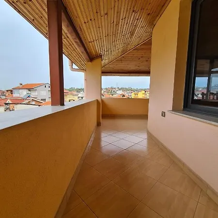 Bar Kafe Pjetri Δωμάτια σε οικογενειακή κατοικία Patza-Kuqani