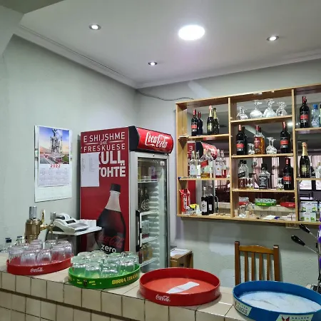 Homestay Bar Kafe Pjetri