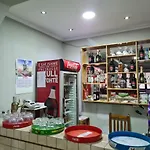 Homestay Bar Kafe Pjetri
