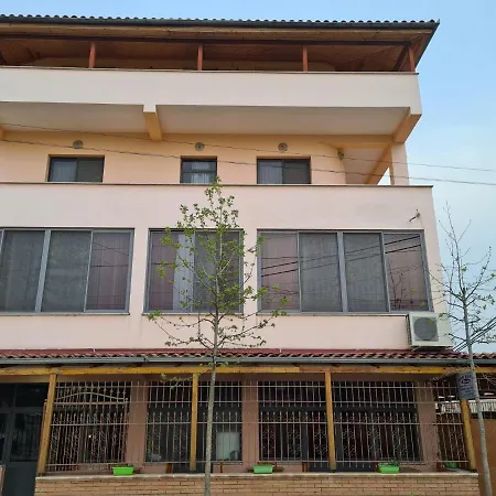 Bar Kafe Pjetri 民宿