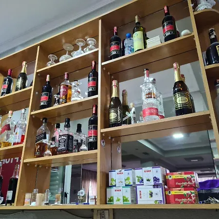 Bar Kafe Pjetri * Patza-Kuqani