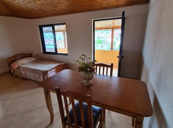 Bar Kafe Pjetri * Patza-Kuqani